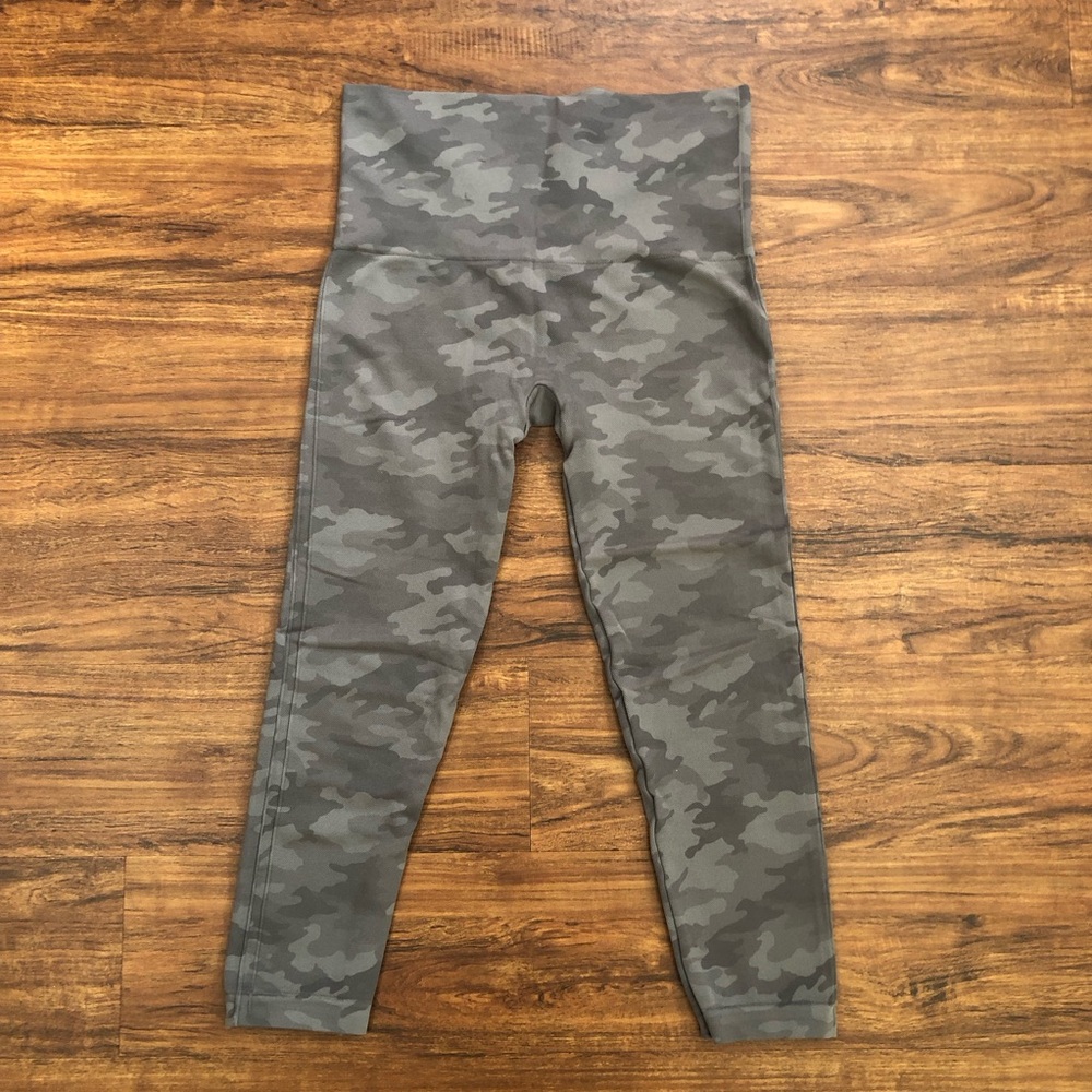 SPANX Green Gray Camo 7/8 Leggings